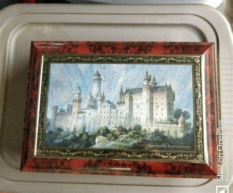 Schloss Neuschwanstein German Tin 1998 vintage cookie  